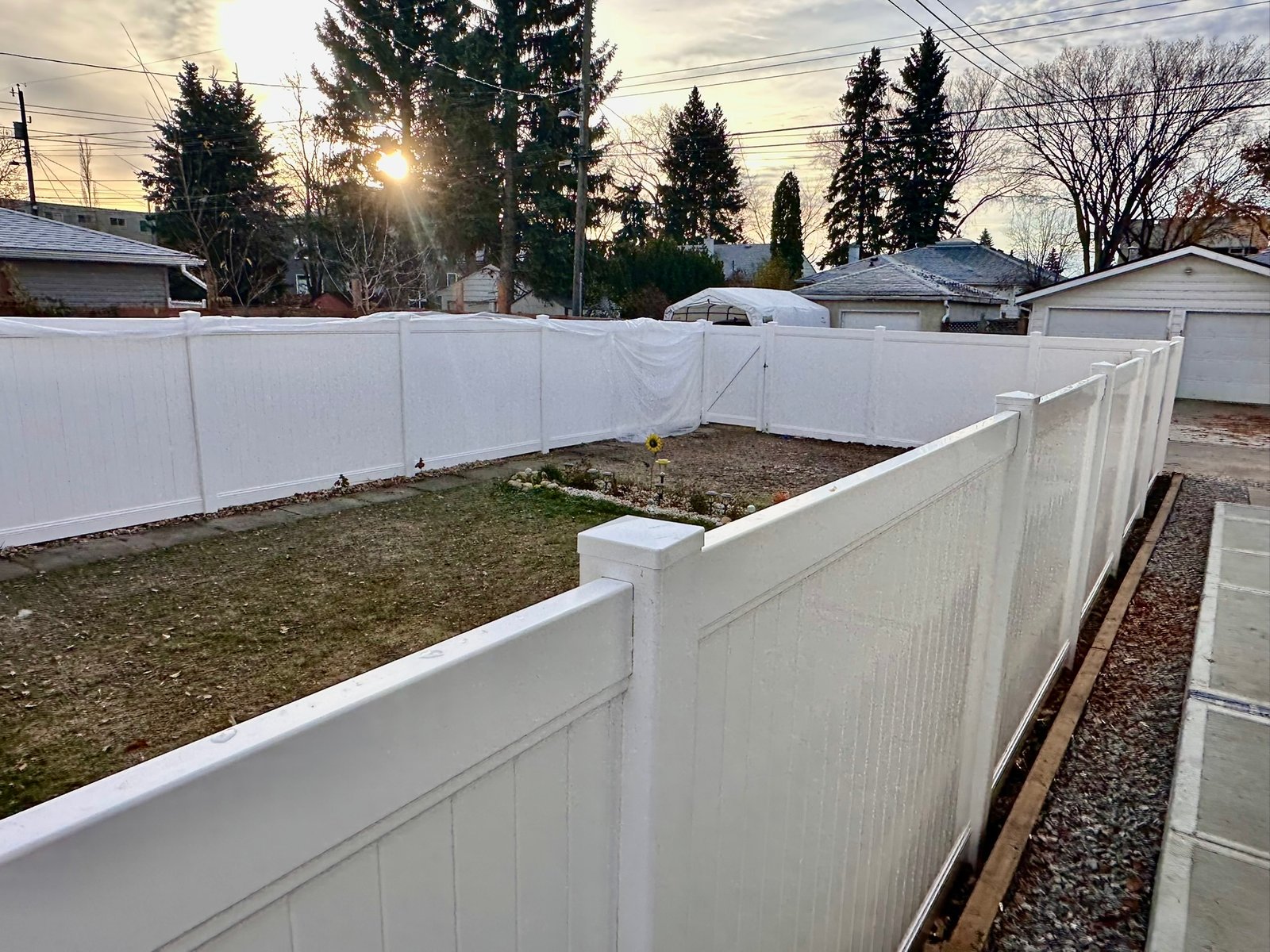 vinyl_fence_edmonton_10
