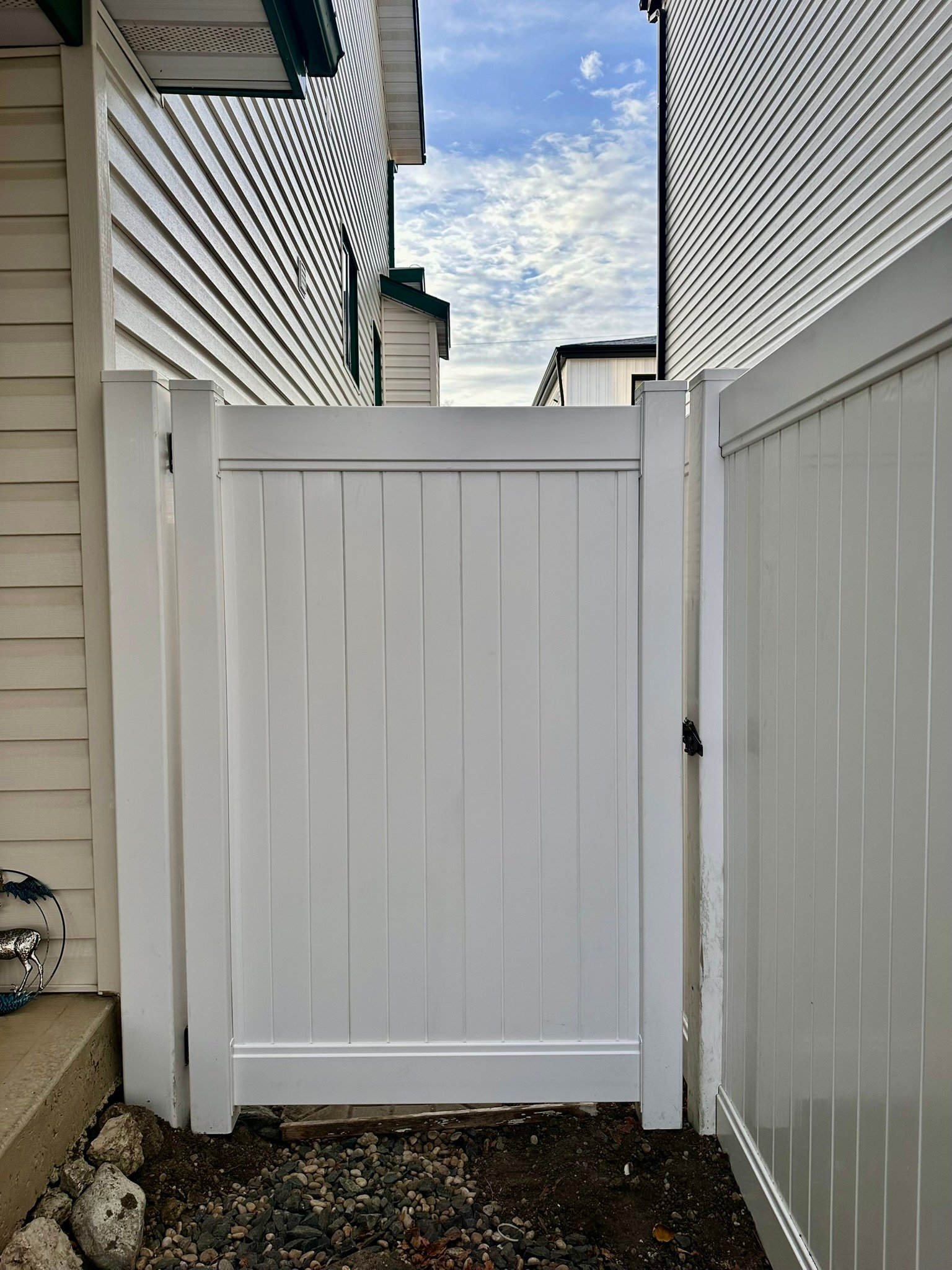 vinyl_fence_edmonton_11