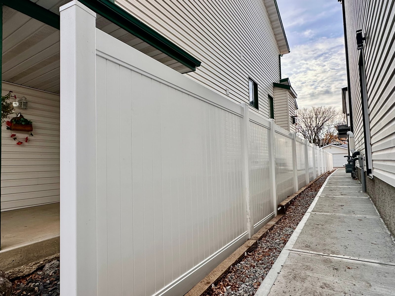 vinyl_fence_edmonton_12