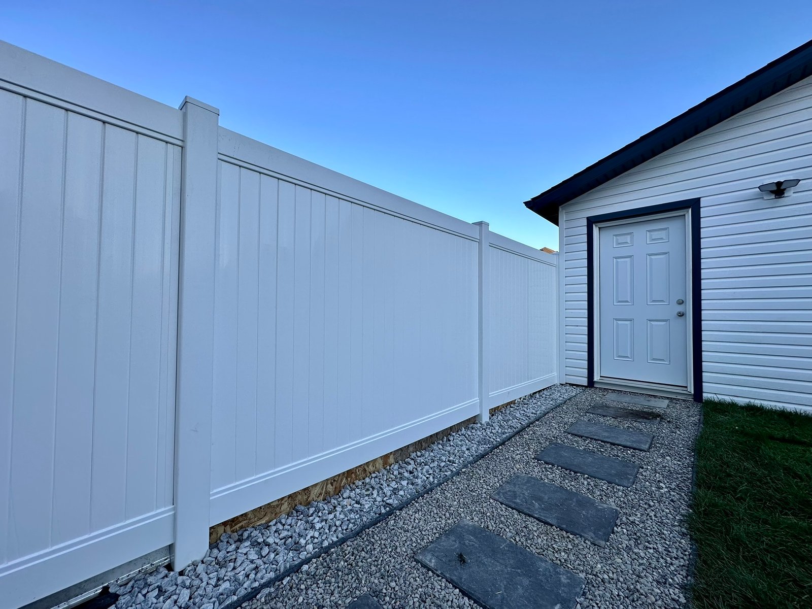 vinyl_fence_edmonton_16