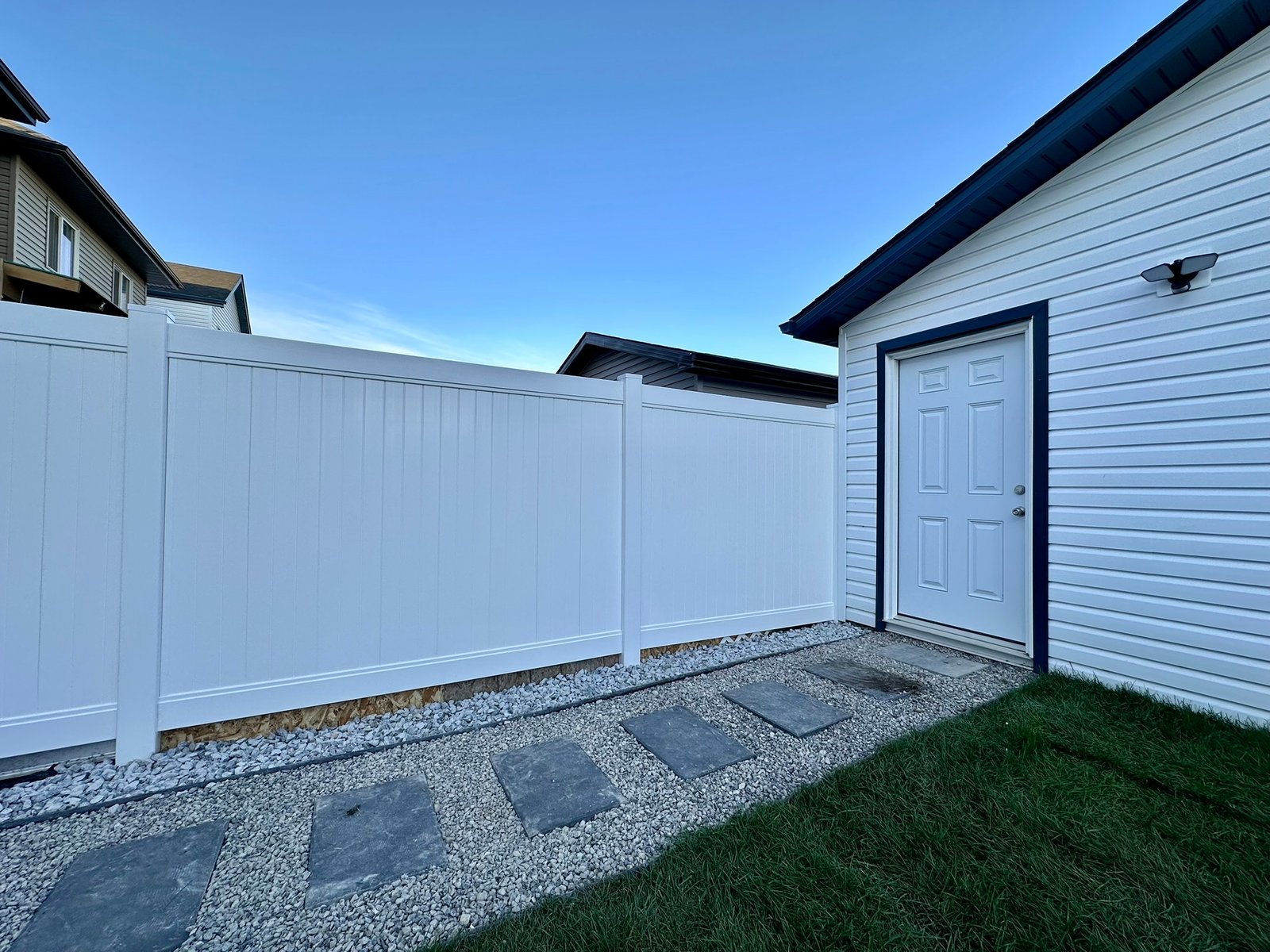 vinyl_fence_edmonton_17