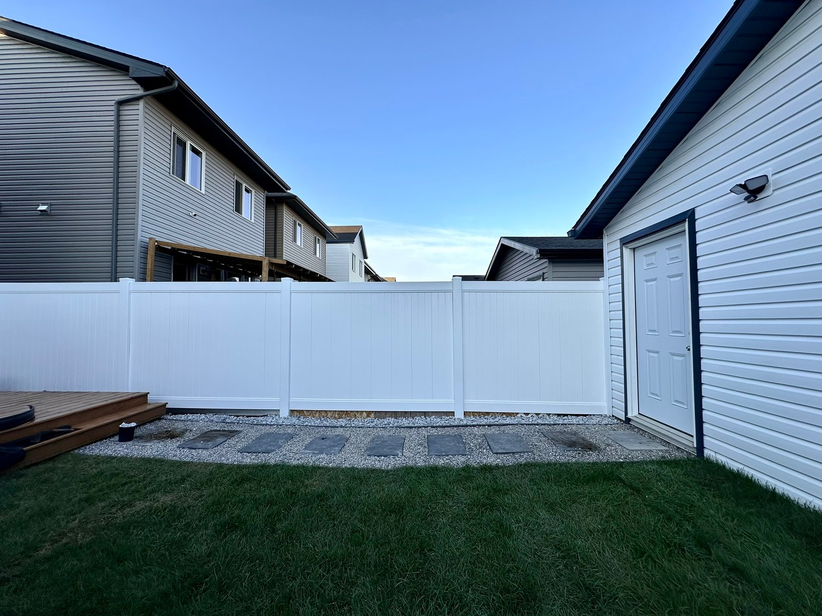 vinyl_fence_edmonton_18