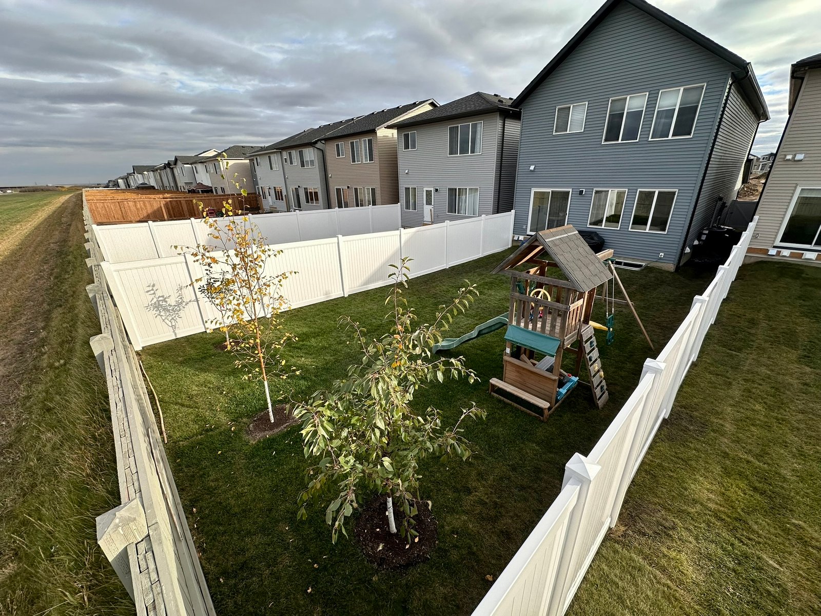 vinyl_fence_edmonton_4