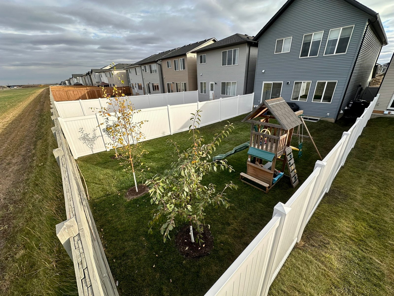 vinyl_fence_edmonton_5