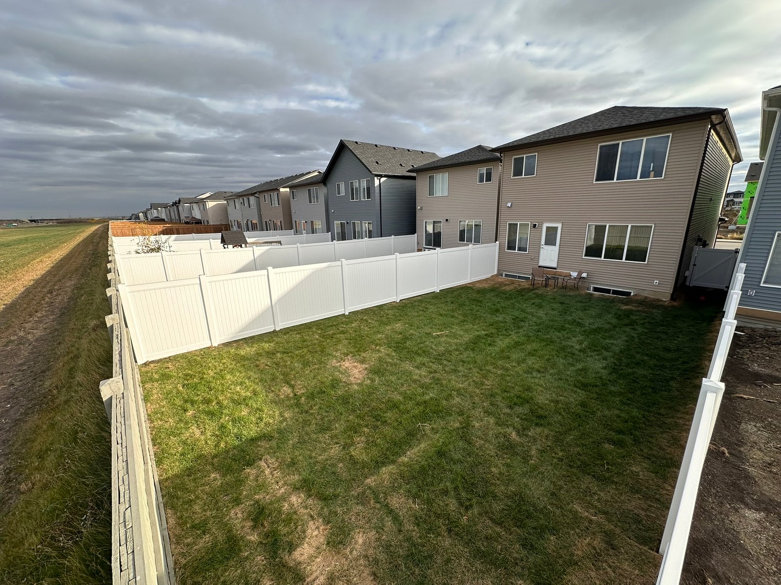 vinyl_fence_edmonton_7